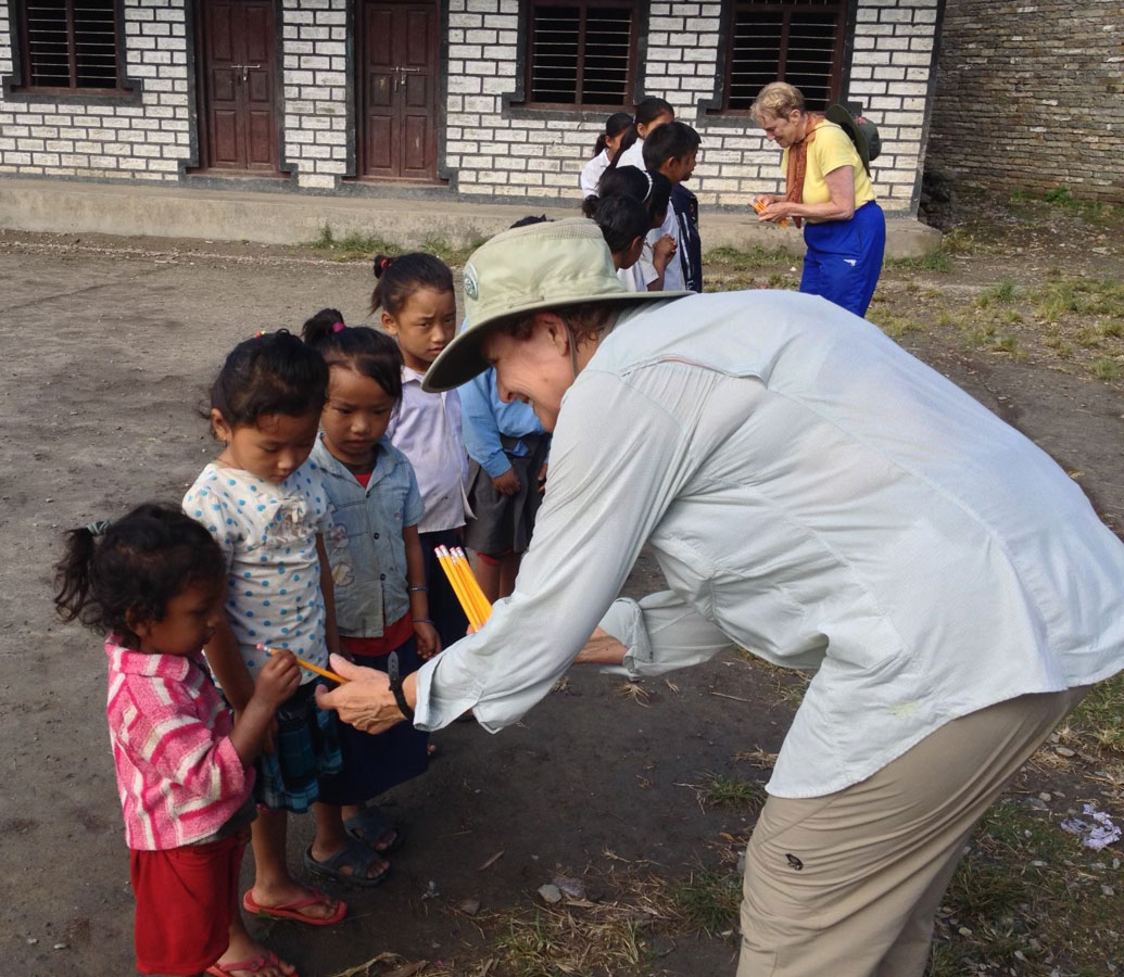 susie with nepal children